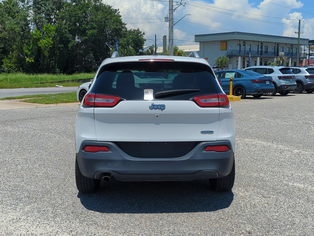 Used 2017 Jeep Cherokee Latitude FWD image 6