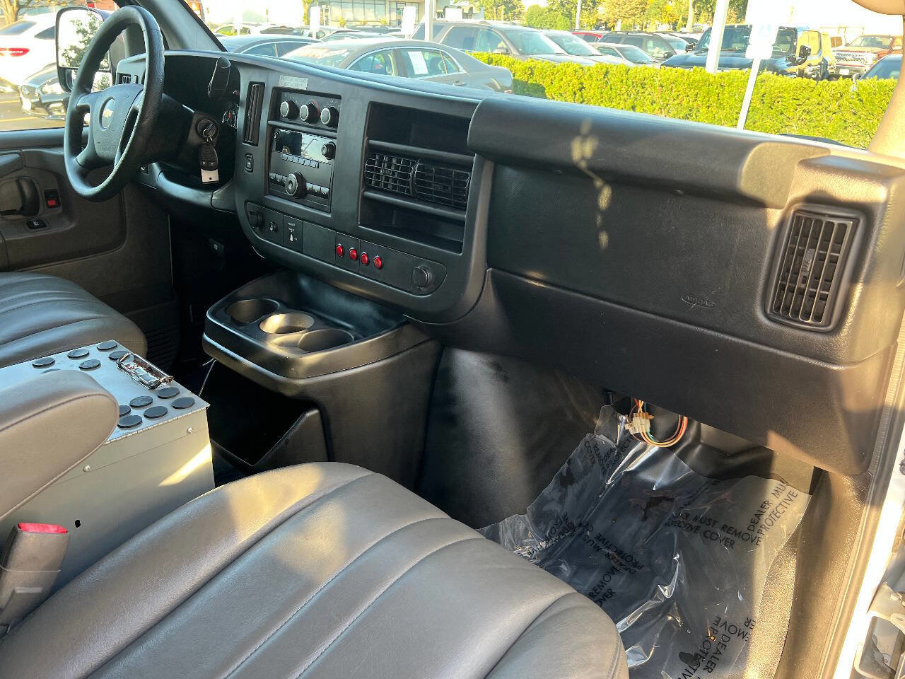 Used 2014 Chevrolet Express 2500 image 32