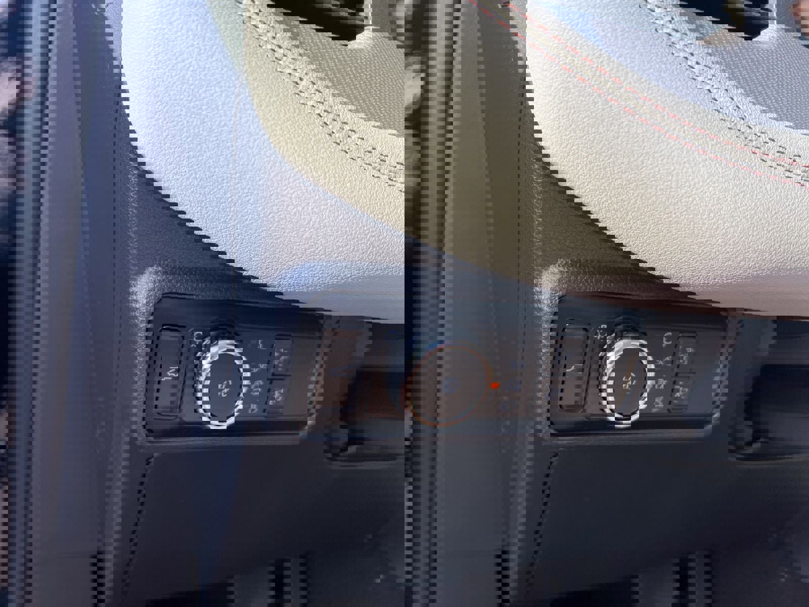 New 2025 Ford Explorer Active w/ Active Comfort Package image 19