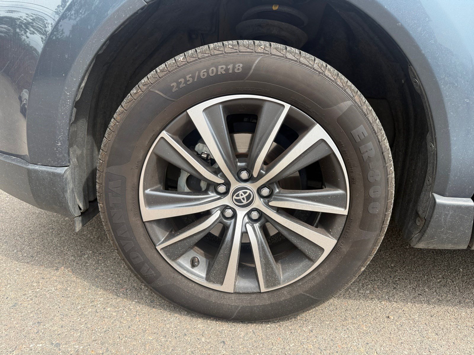 Used 2022 Toyota Venza LE AWD/4WD image 24