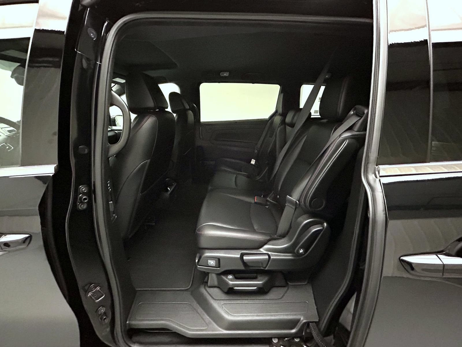 Used 2025 Honda Odyssey Sport-L image 19