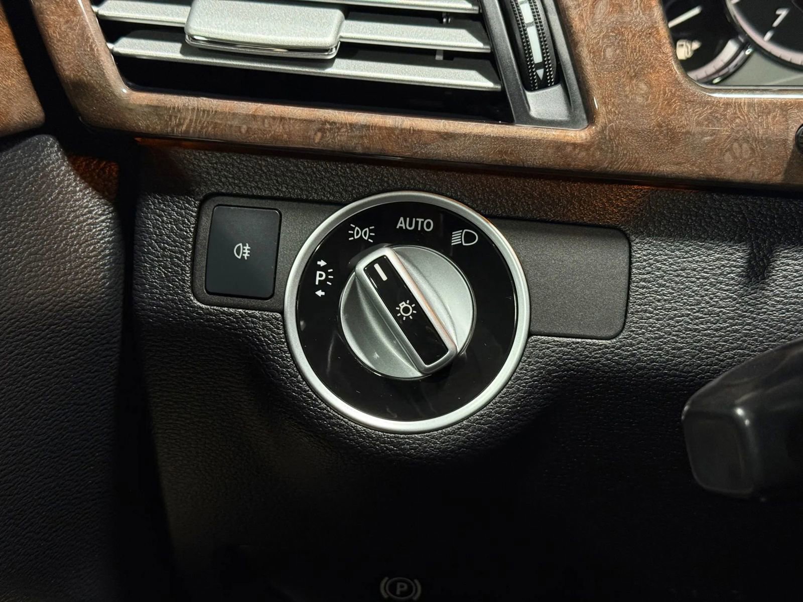 Used 2013 Mercedes-Benz E 350 4MATIC Sedan image 30