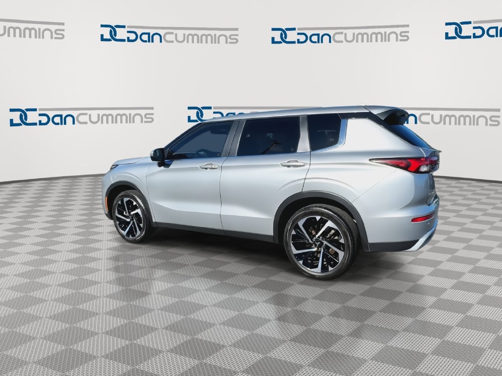 Used 2024 Mitsubishi Outlander SE Black Edition AWD/4WD image 6