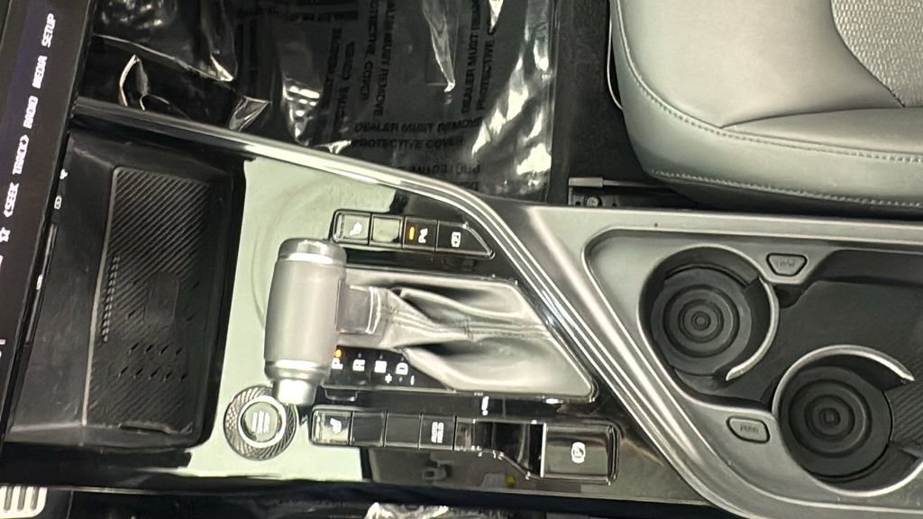 Used 2024 Kia Niro EX Touring image 29