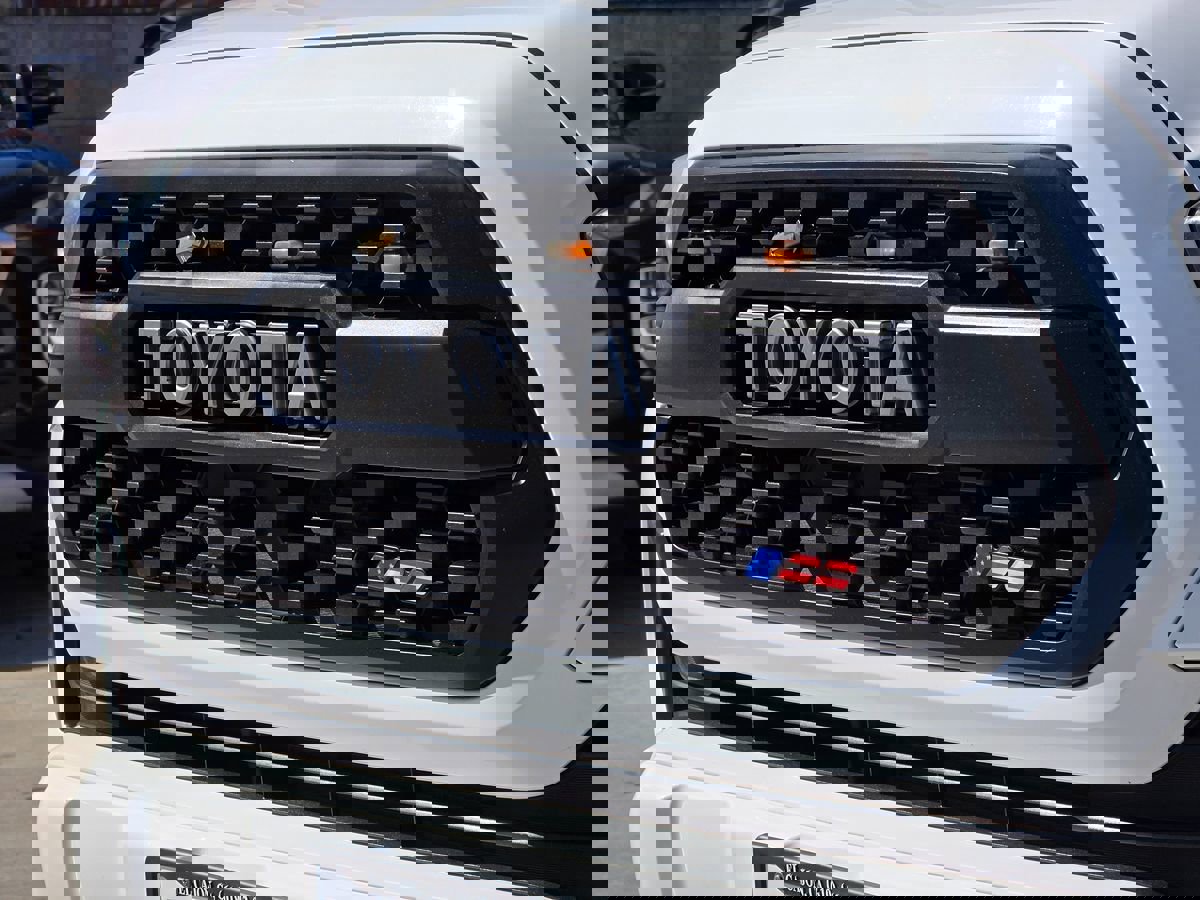 Used 2016 Toyota Tacoma TRD Sport w/ Premium & Technology Package image 8