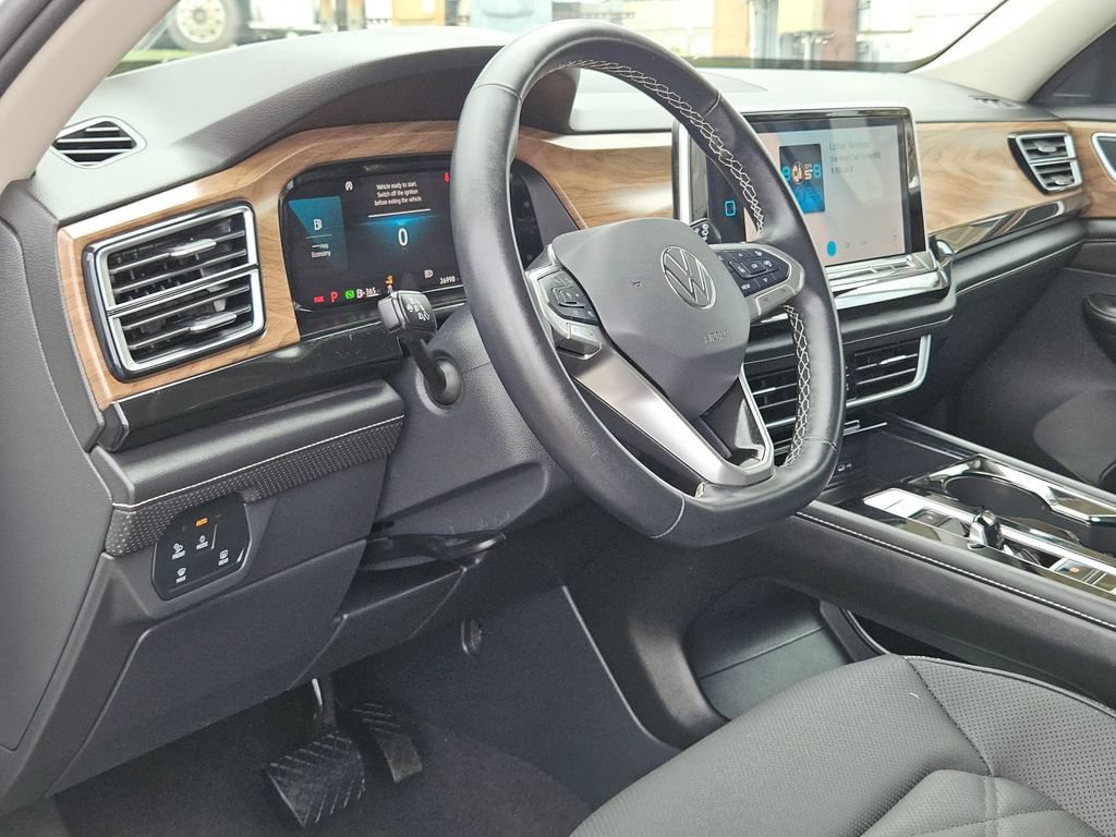 Used 2025 Volkswagen Atlas SE AWD/4WD image 13