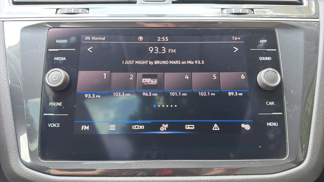 Used 2021 Volkswagen Tiguan SE w/ Panoramic Sunroof Package AWD/4WD image 31