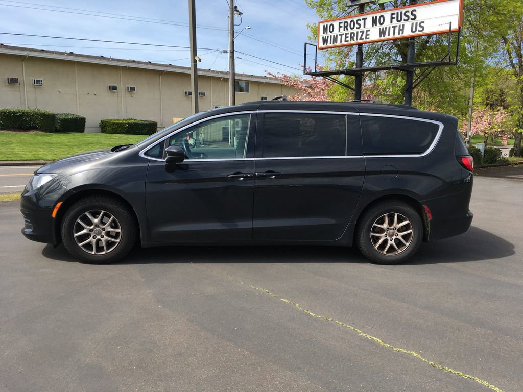 Used 2020 Chrysler Voyager Lxi FWD image 3