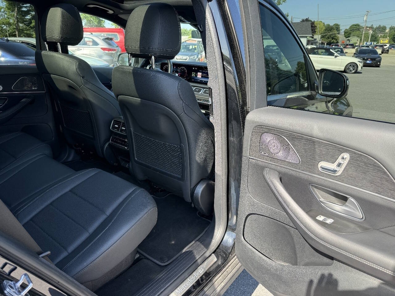 Used 2025 Mercedes-Benz GLS 450 4MATIC image 11