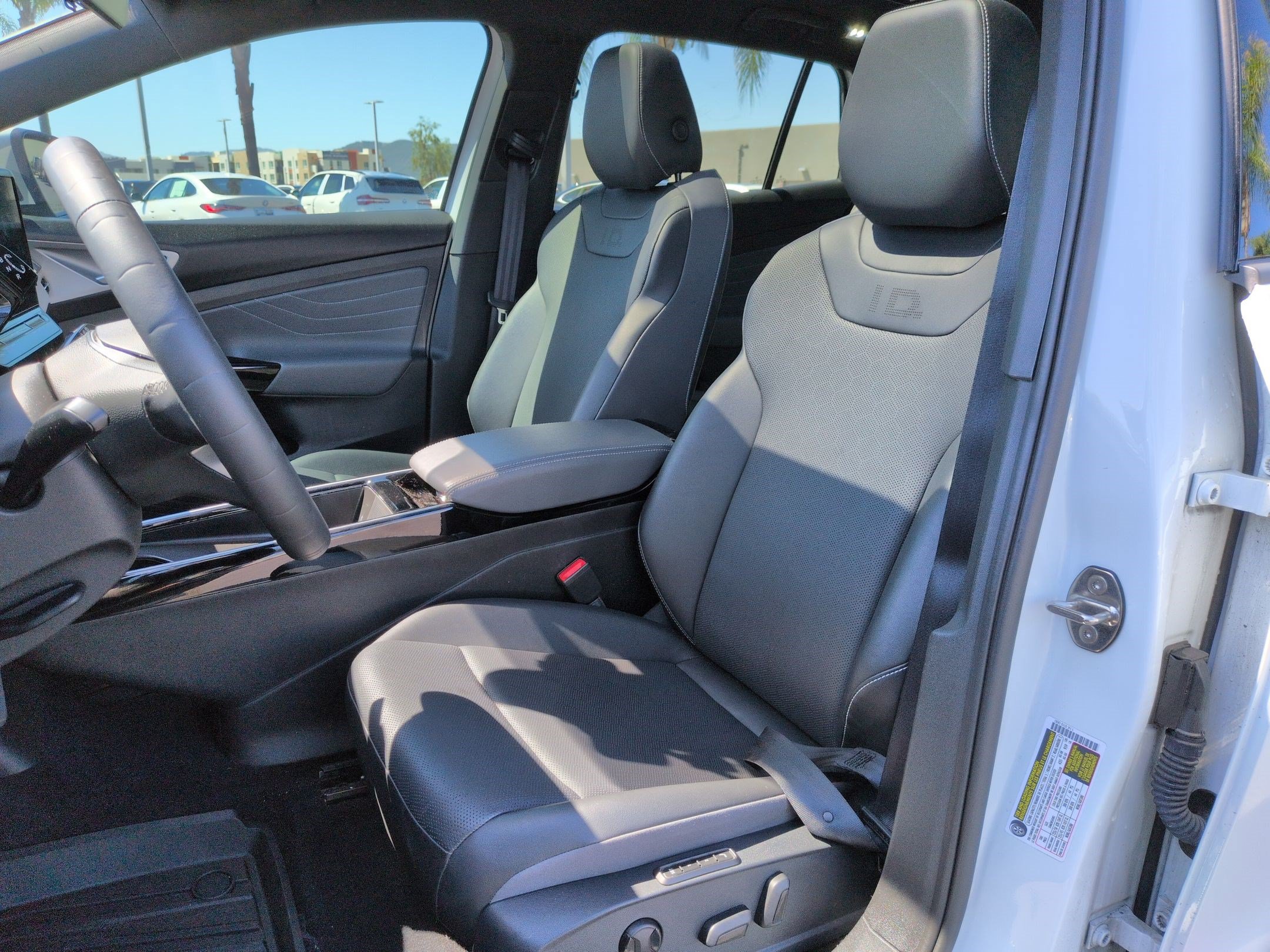 Used 2023 Volkswagen ID.4 Pro S AWD/4WD image 16