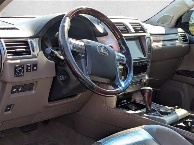 Used 2016 Lexus GX 460 image 2