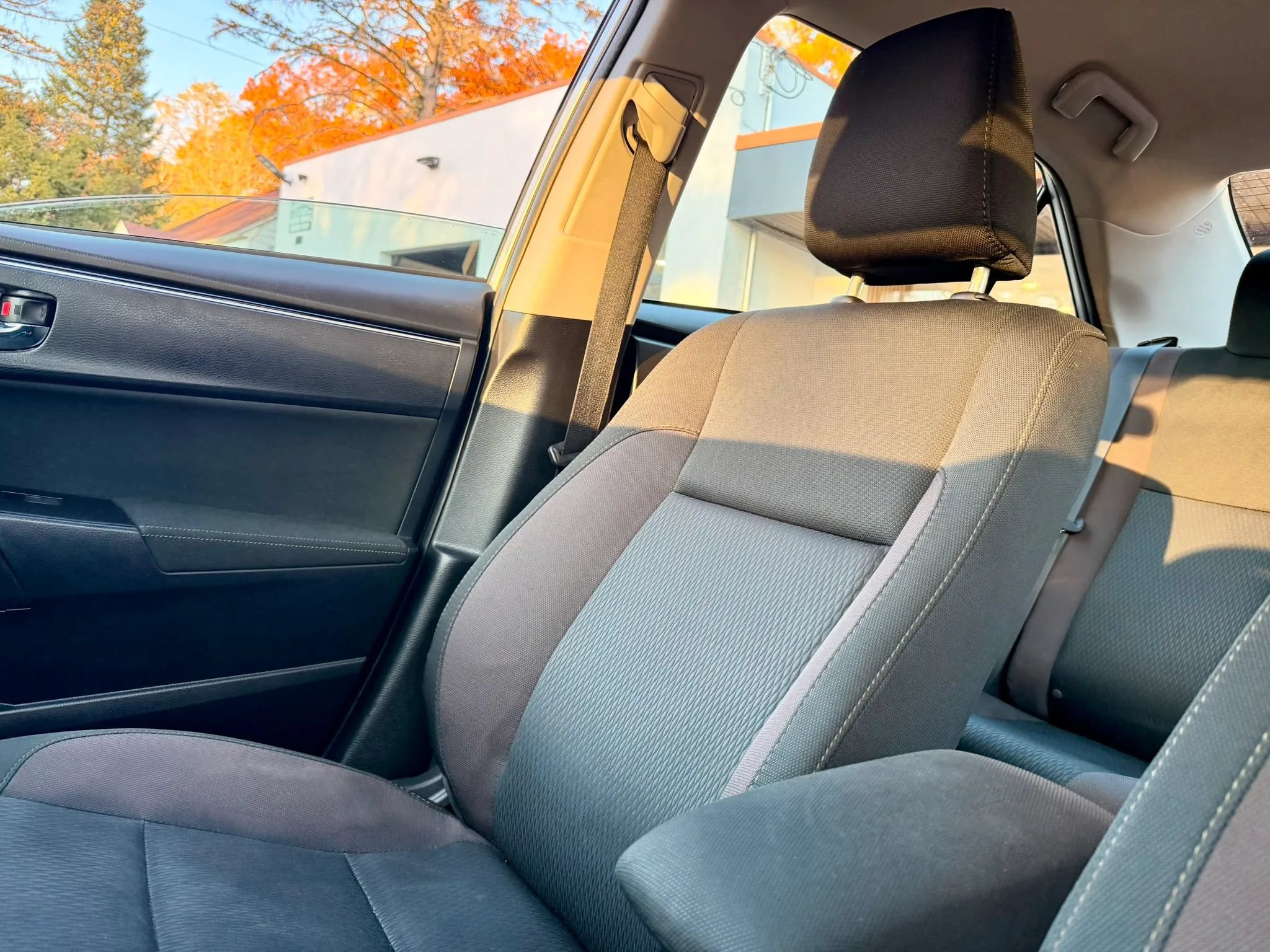 Used 2019 Toyota Corolla LE w/ Body Protection Package FWD image 18
