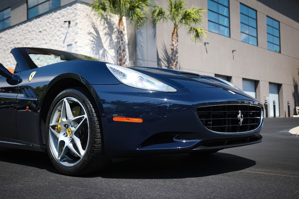 Used 2011 Ferrari California image 11
