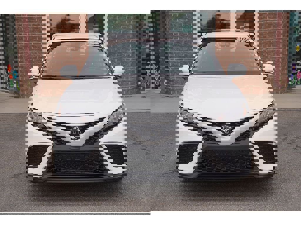 Used 2024 Toyota Camry SE image 2