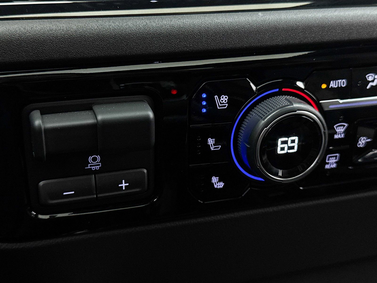 Used 2025 Chevrolet Silverado 1500 ZR2 w/ Technology Package image 40