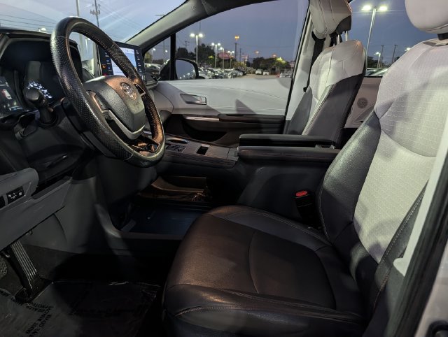 Used 2023 Toyota Sienna XSE w/ XSE Plus Package AWD/4WD image 25