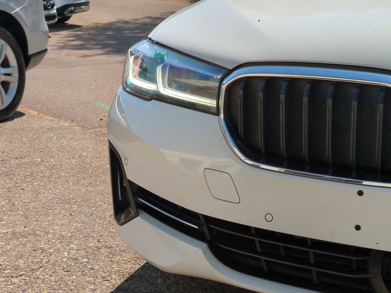 Used 2021 BMW 530i xDrive w/ Premium Package image 11