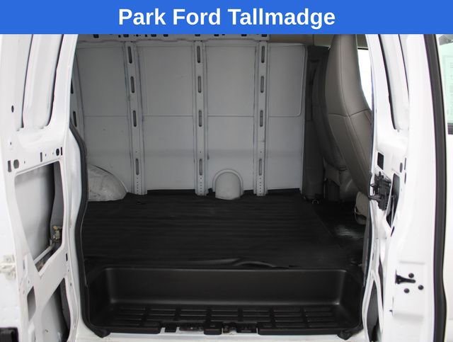 Used 2017 Chevrolet Express 2500 RWD image 8