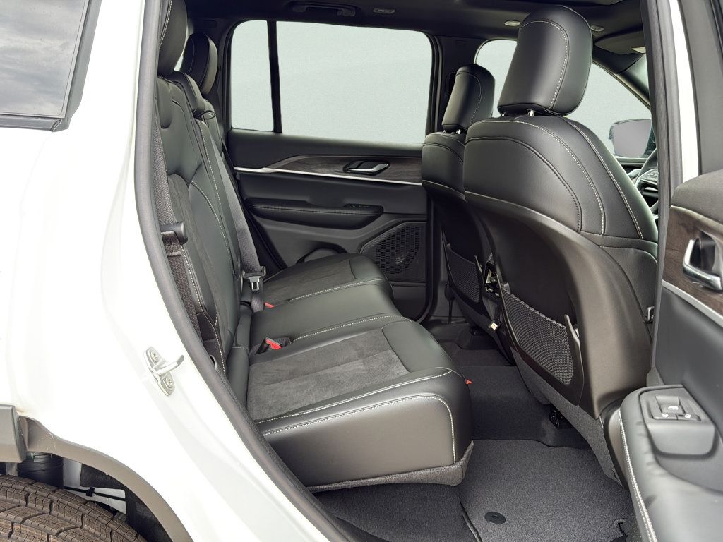New 2026 Jeep Grand Cherokee Altitude AWD/4WD image 12