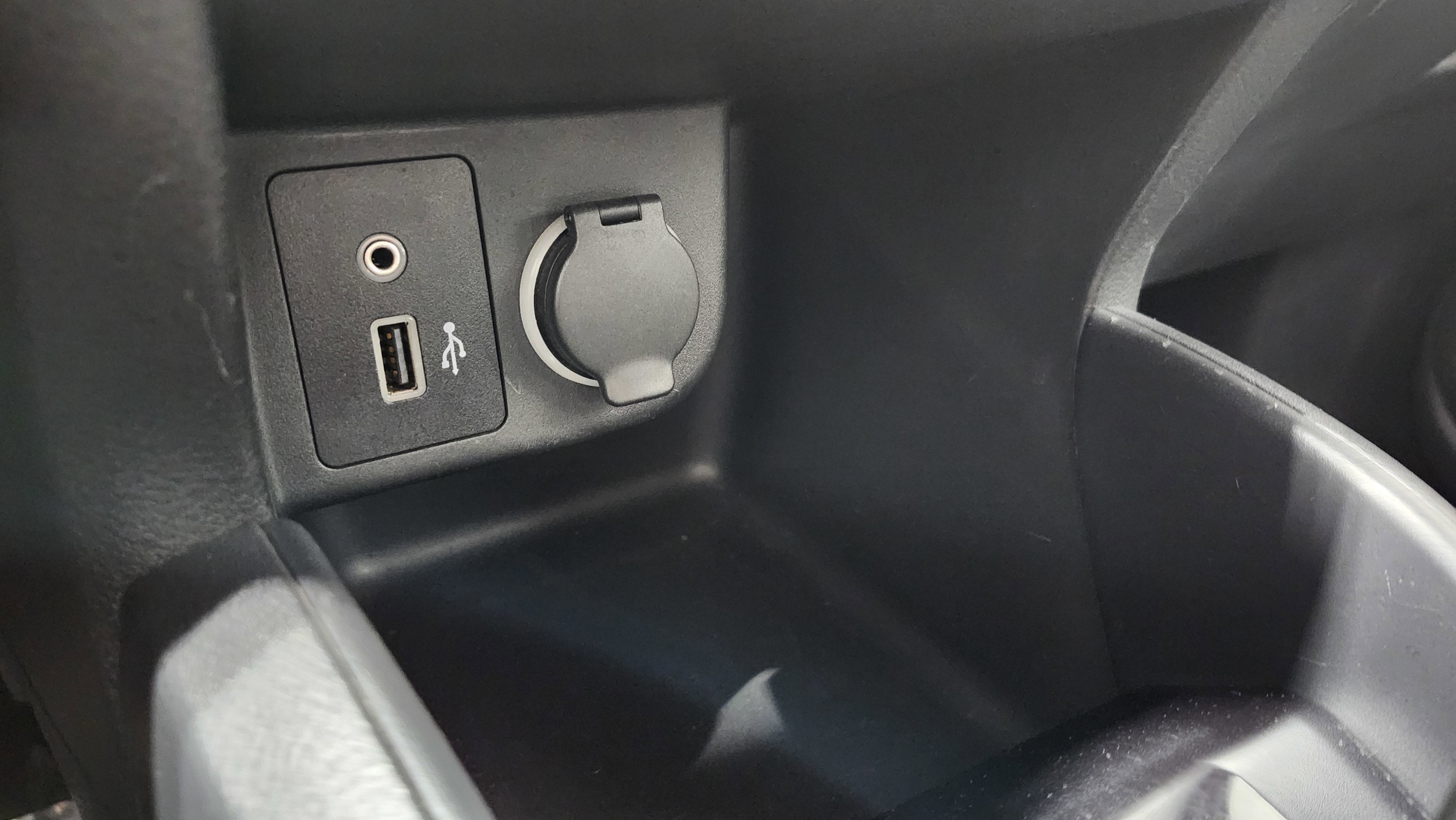 Used 2020 Nissan Kicks S image 6