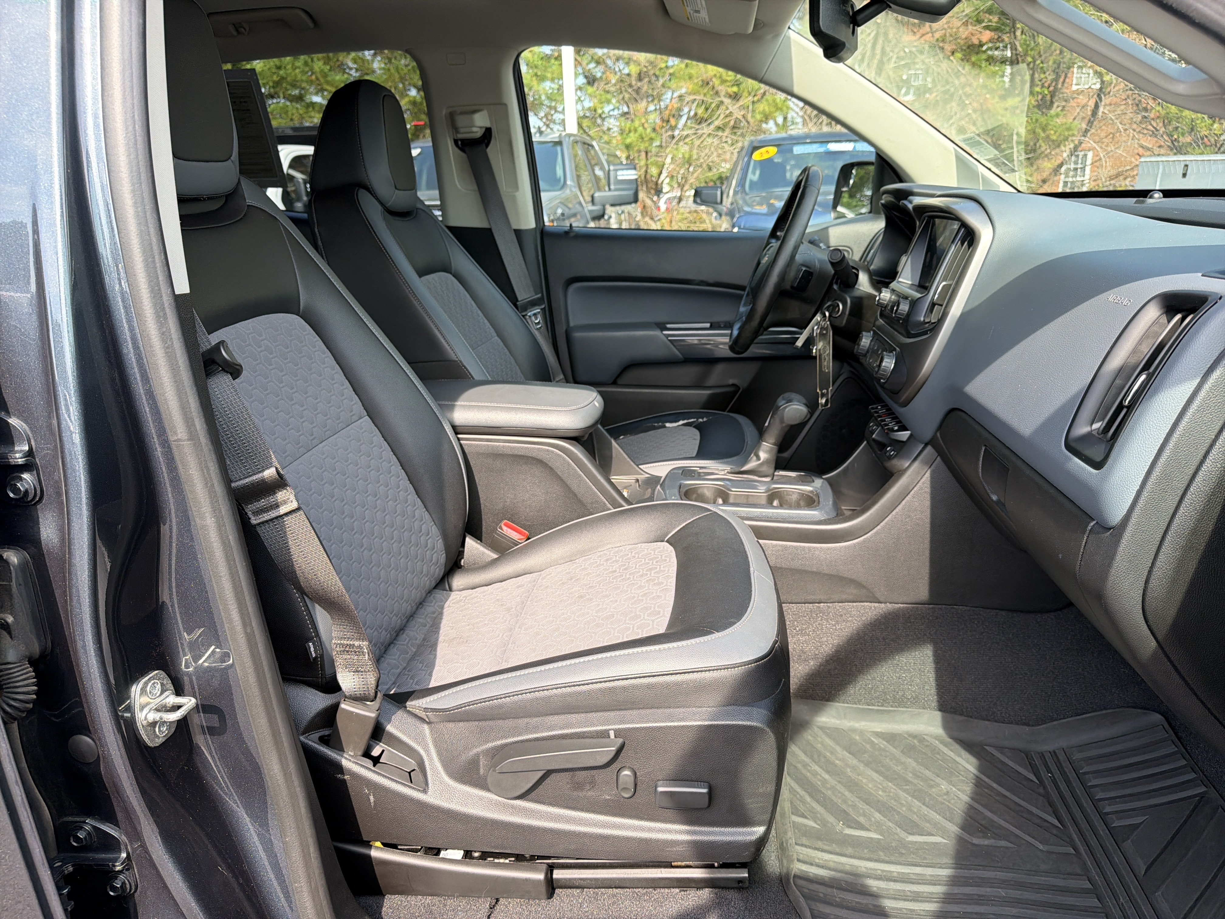 Used 2020 Chevrolet Colorado Z71 AWD/4WD image 35