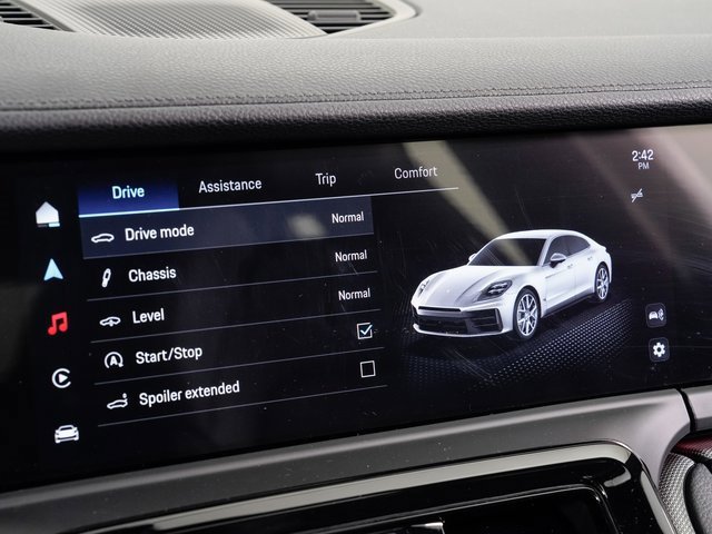 Certified 2025 Porsche Panamera 4 image 18