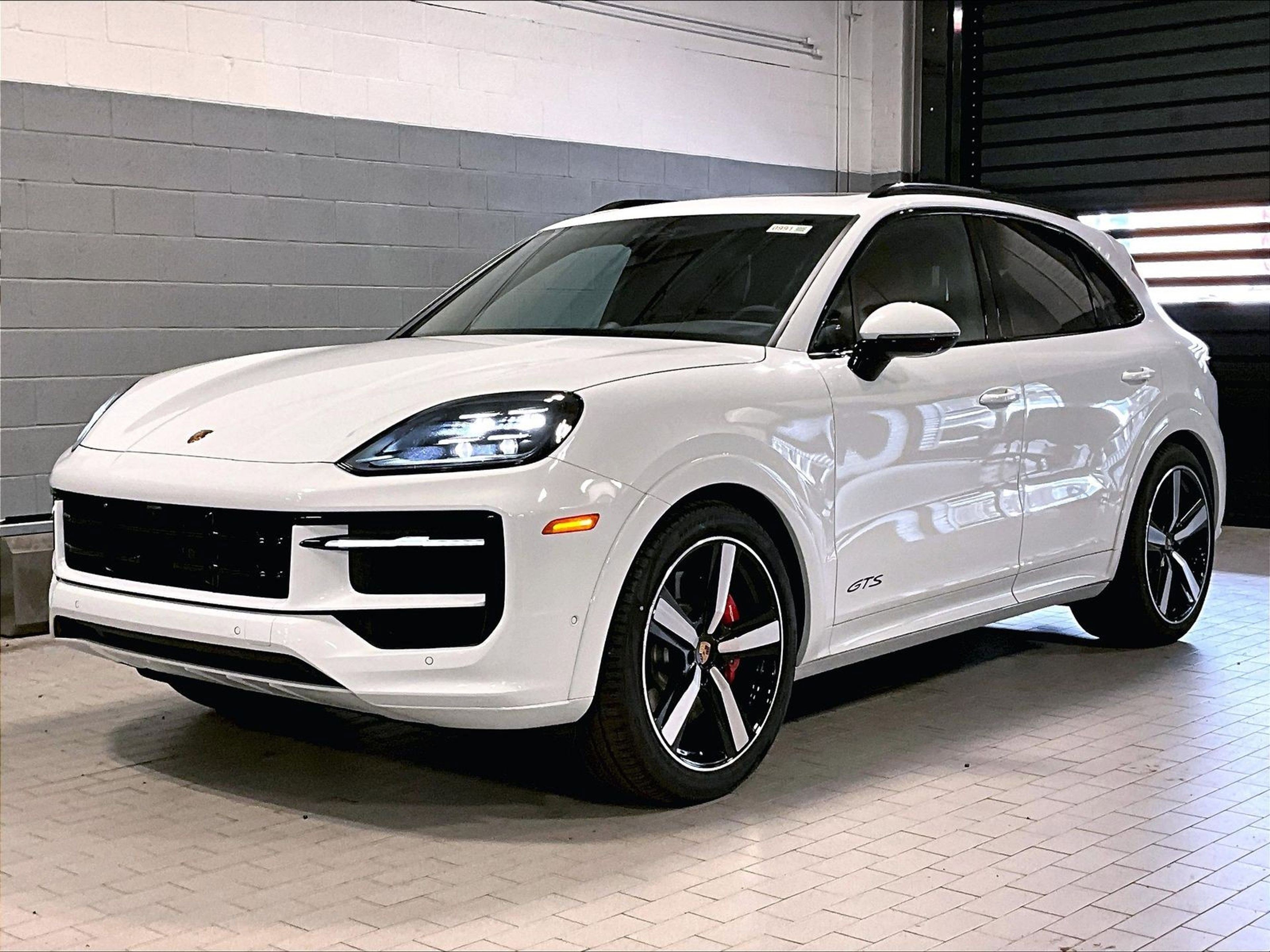 New 2026 Porsche Cayenne GTS image 1