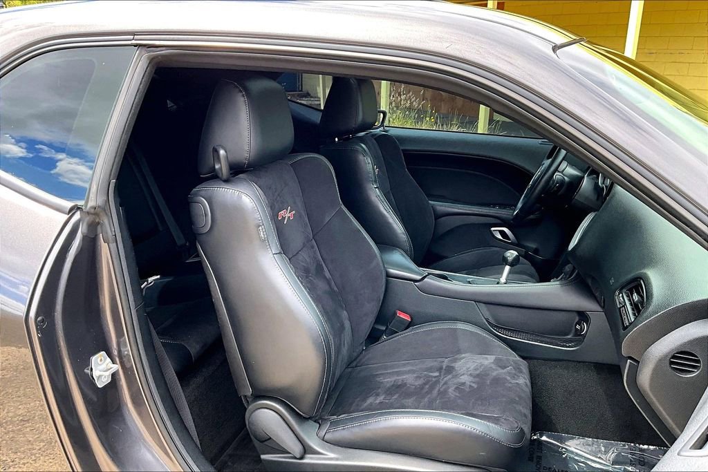 Used 2015 Dodge Challenger R/T Scat Pack w/ Leather Interior Group RWD image 10
