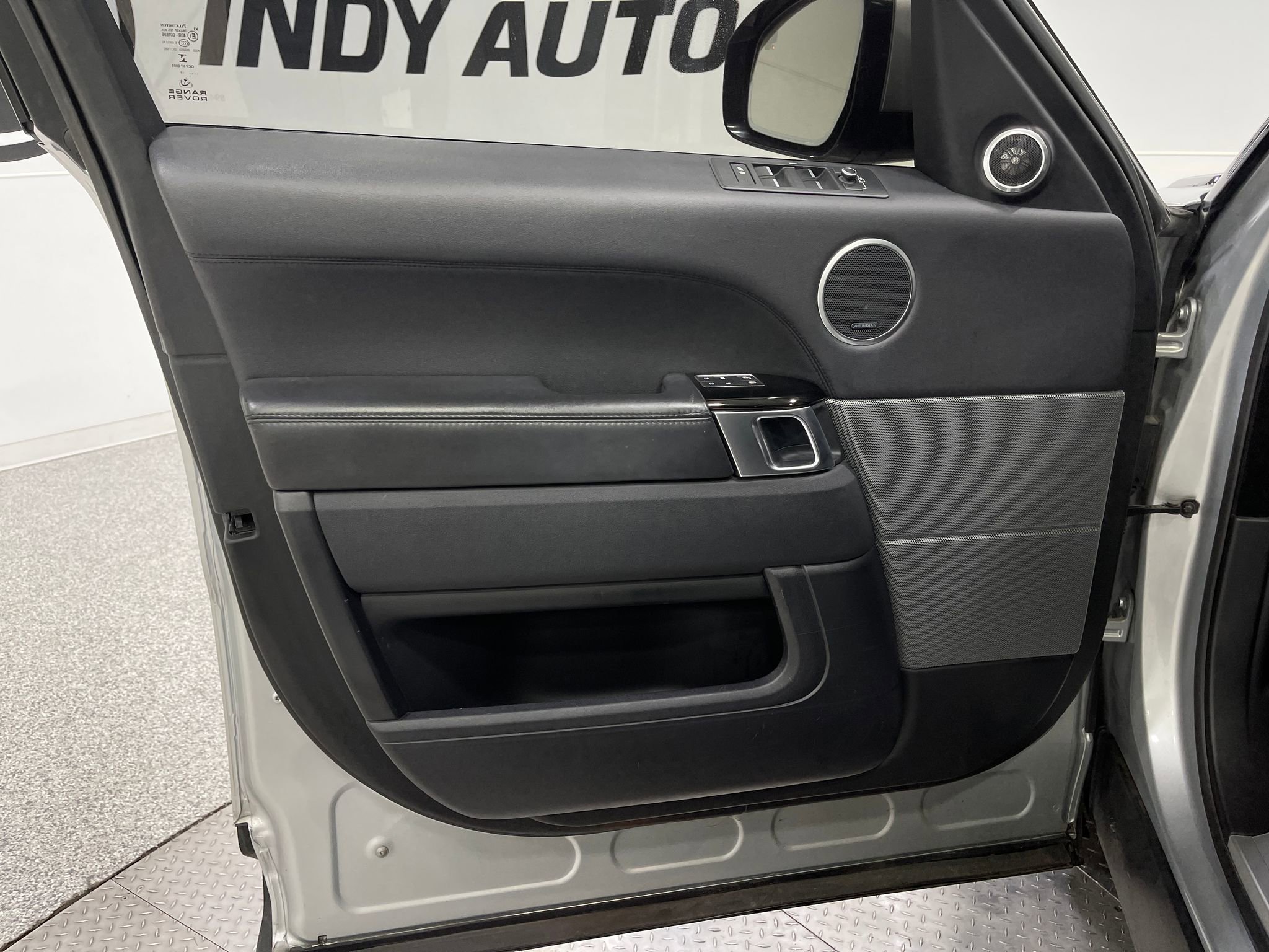 Used 2017 Land Rover Range Rover Sport HSE image 15