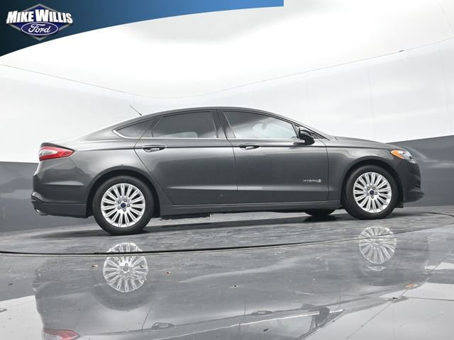 Used 2016 Ford Fusion SE image 24