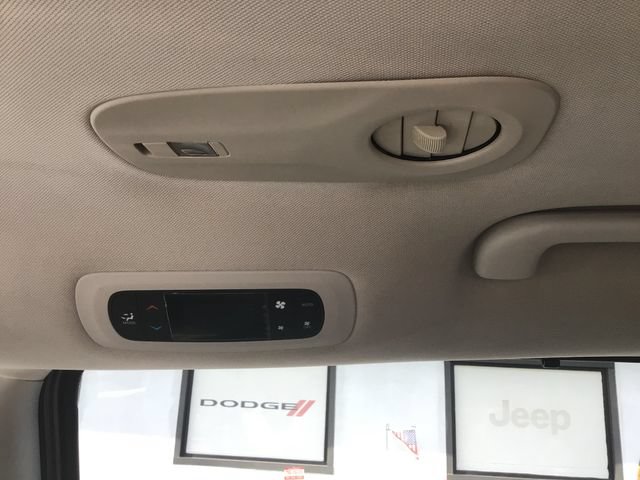 Used 2017 Chrysler Pacifica Touring-L FWD image 44