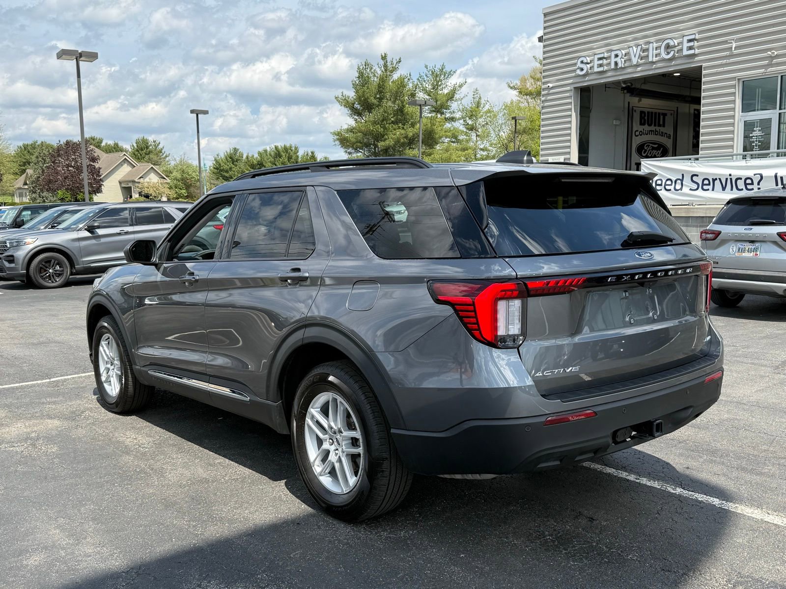 Used 2025 Ford Explorer Active AWD/4WD image 4