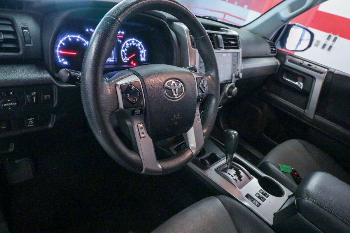 Used 2020 Toyota 4Runner SR5 Premium w/ Moonroof Package RWD image 12