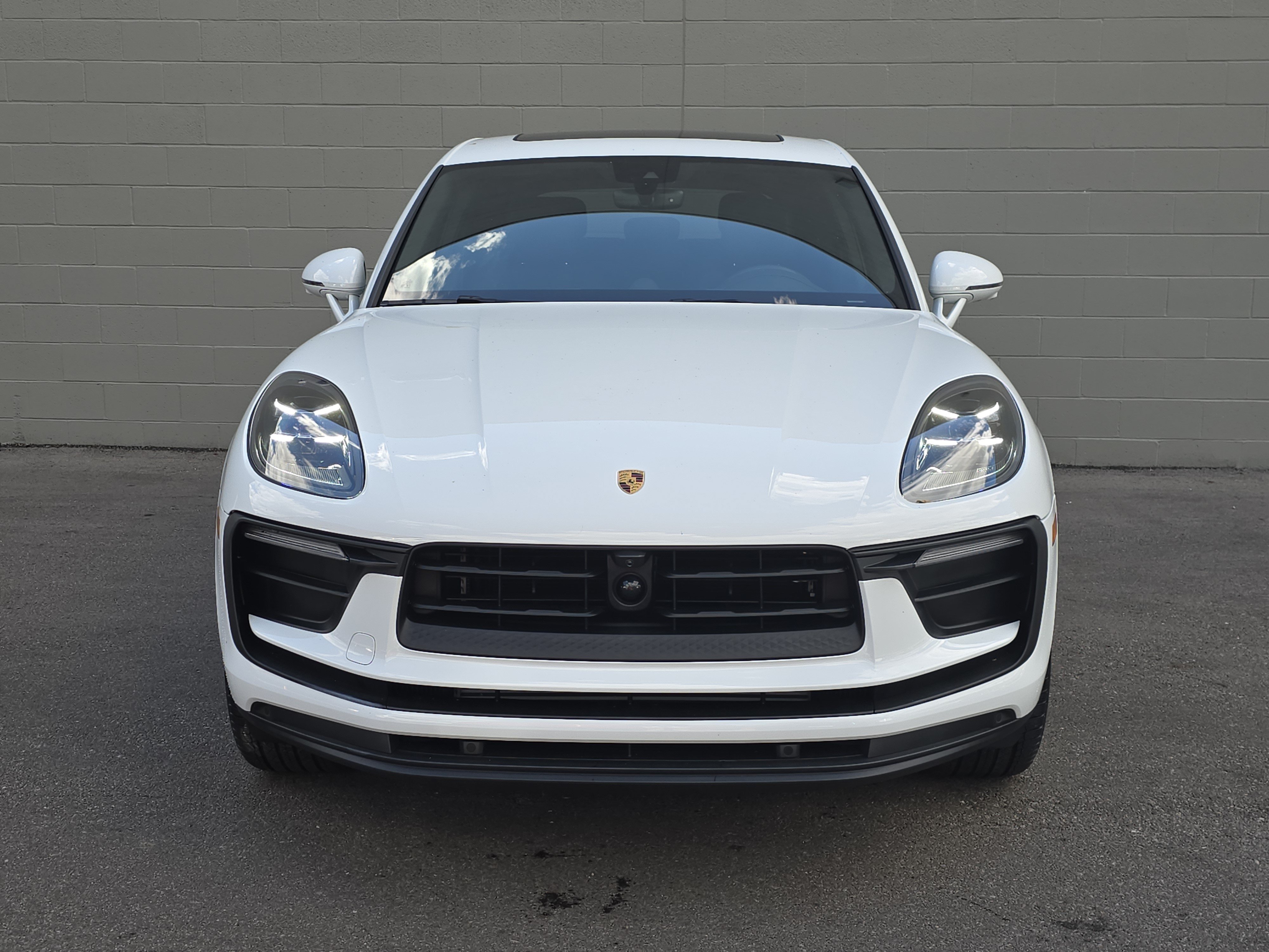 Certified 2025 Porsche Macan AWD/4WD image 6