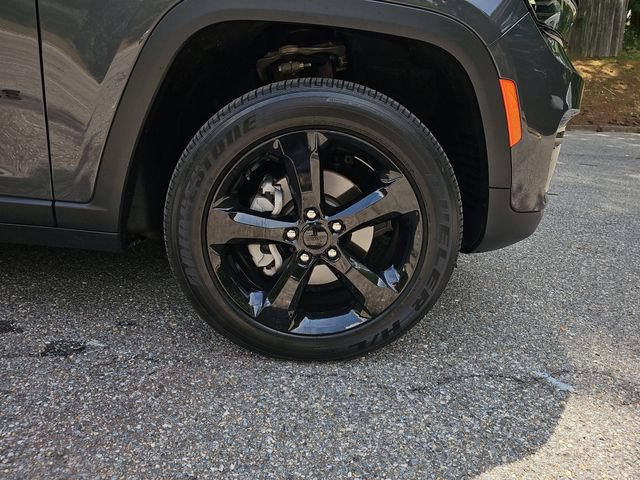 Used 2025 Jeep Grand Cherokee Altitude AWD/4WD image 24