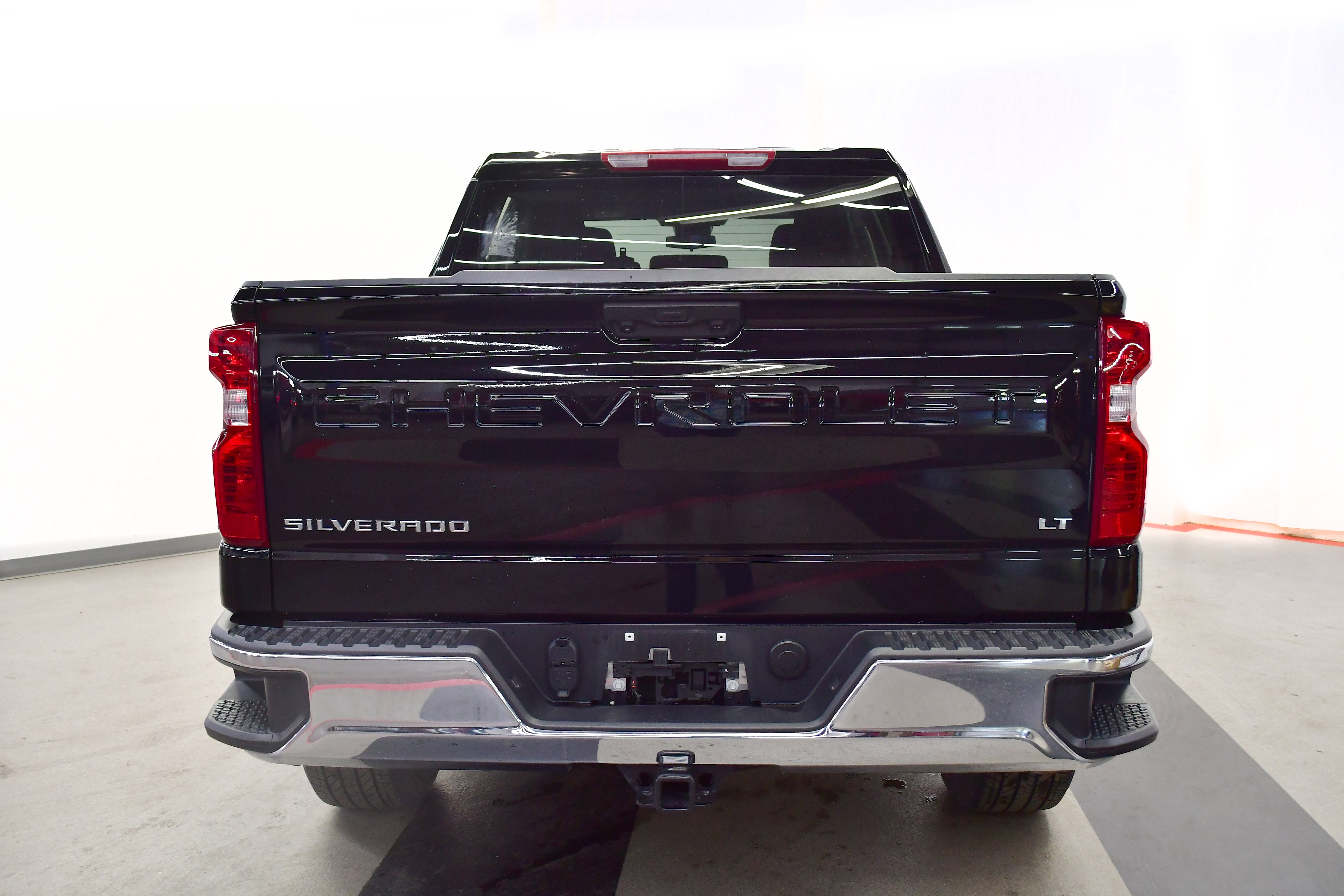 Used 2024 Chevrolet Silverado 1500 LT AWD/4WD image 6