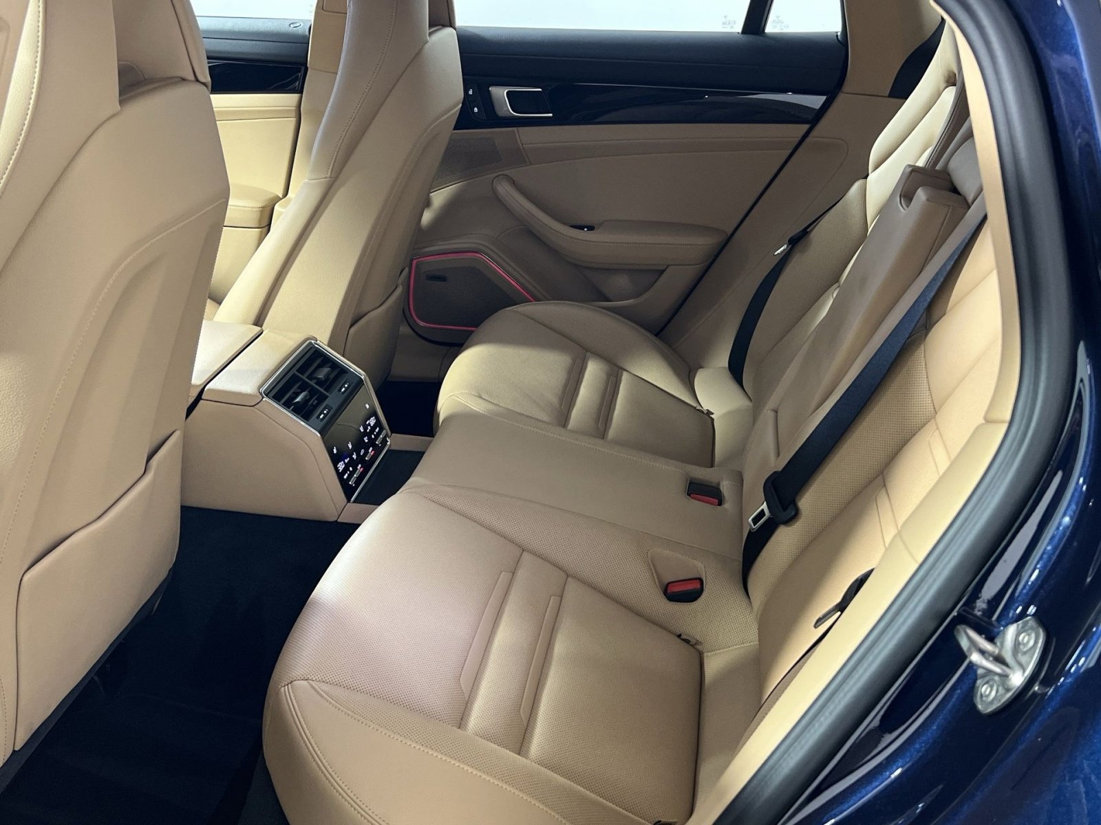 Used 2022 Porsche Panamera 4 image 25