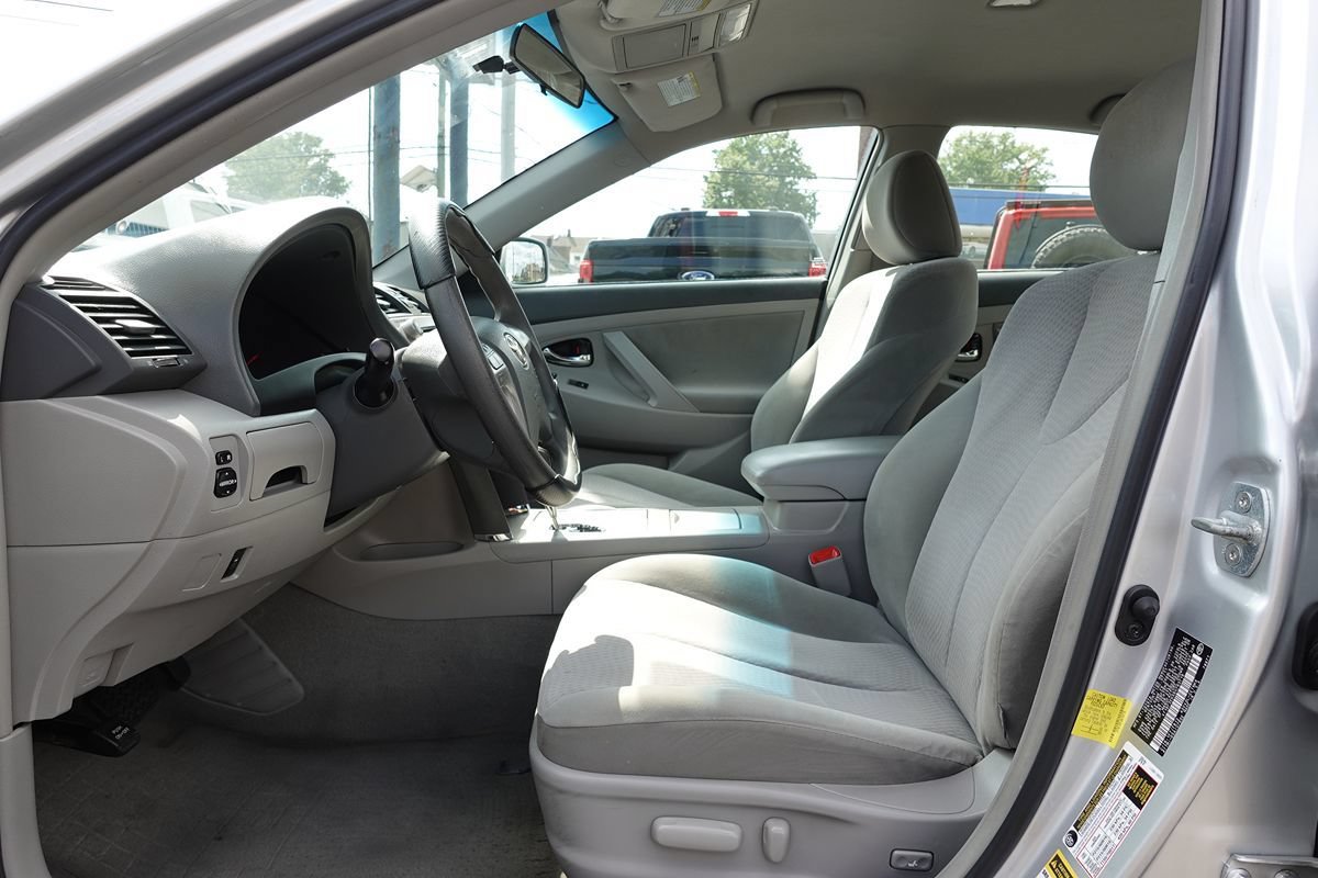 Used 2011 Toyota Camry LE FWD image 11