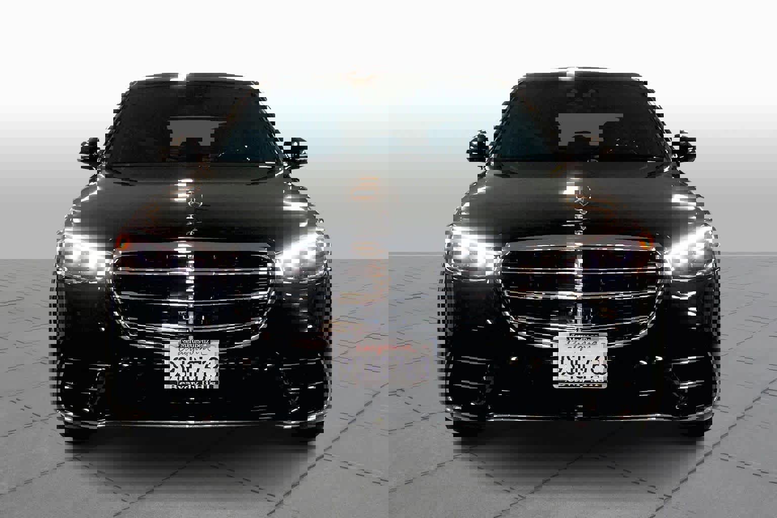 Used 2025 Mercedes-Benz S 500 4MATIC image 3