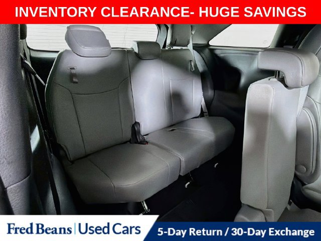 Used 2025 Toyota Sienna XLE FWD image 34
