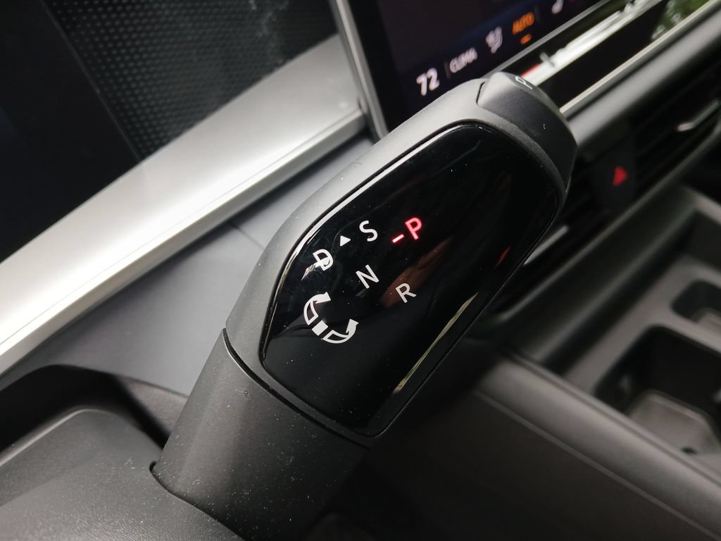 Used 2026 Volkswagen Tiguan SE R-Line FWD image 25