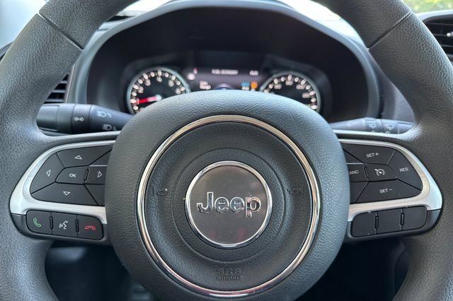 Used 2023 Jeep Renegade Latitude AWD/4WD image 36