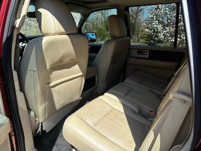 Used 2017 Ford Expedition XLT w/ Equipment Group 202A AWD/4WD image 15