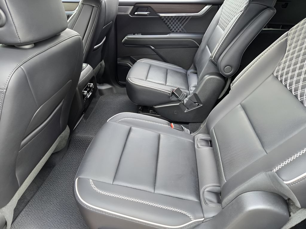 Used 2025 GMC Acadia Denali AWD/4WD image 28
