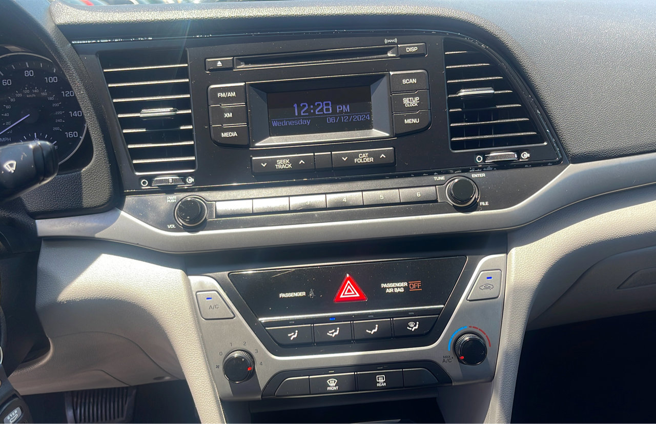 Used 2017 Hyundai Elantra SE image 19