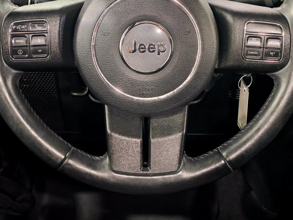 Used 2016 Jeep Wrangler Unlimited Sahara w/ Dual Top Group AWD/4WD image 5