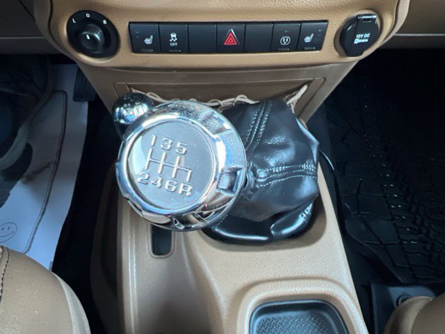 Used 2013 Jeep Wrangler Unlimited Rubicon w/ Dual Top Group AWD/4WD image 23