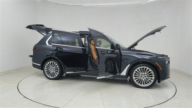Used 2025 BMW X7 xDrive40i w/ Executive Package image 76