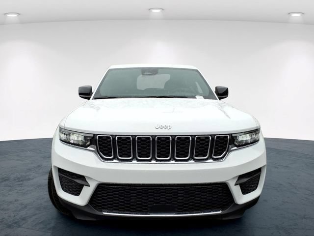 New 2026 Jeep Grand Cherokee Laredo w/ Trailer Tow Package AWD/4WD image 4