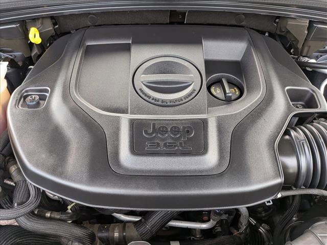 Used 2023 Jeep Grand Cherokee Overland w/ Luxury Tech Group IV AWD/4WD image 24